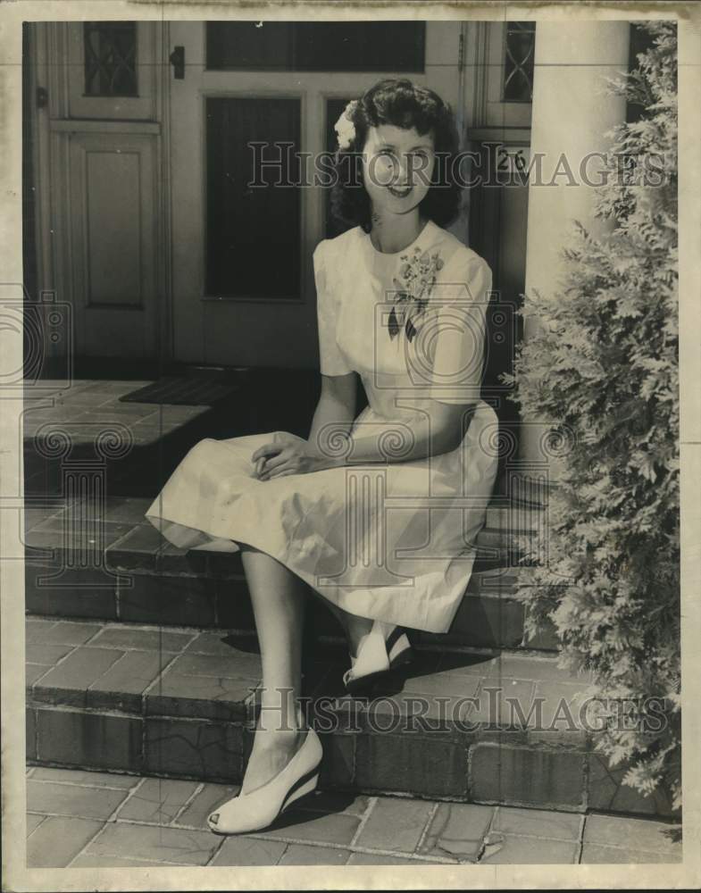 1943, Miss Nancy Walker sits on front stairs - mjc26613 - Historic Images