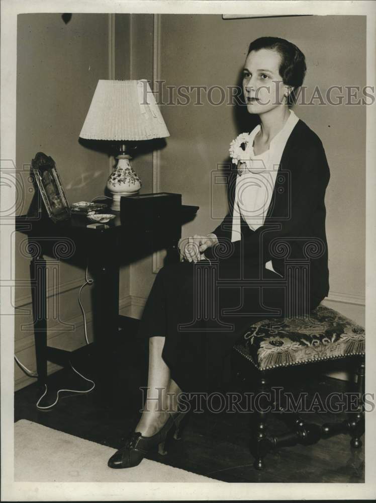 1934, Mrs. Preston Bickerton Winston at North Prospect - mjc26614 - Historic Images