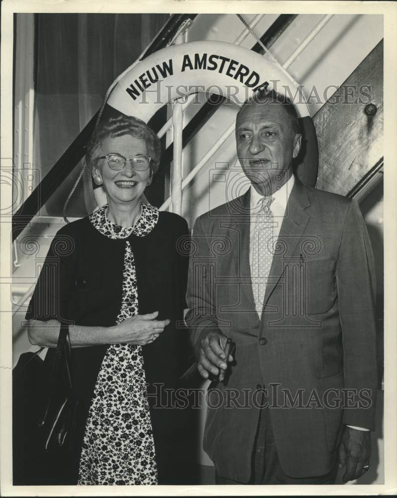 1959 Press Photo Mr. and Mrs. Archie Werrbach on the Nieuw Amsterdam - mjc26623 - Historic Images