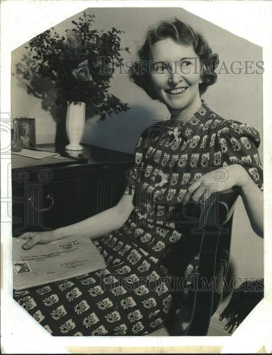 1939, Mrs. Archie Werrbach, College Women's Club chairman, Milwaukee - Historic Images