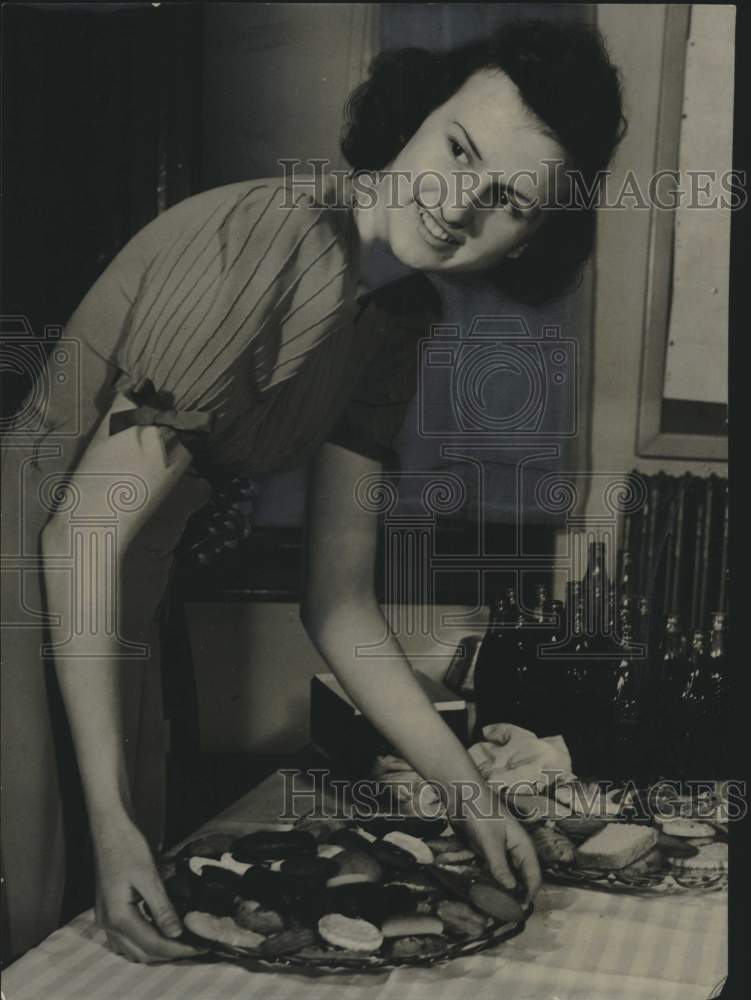 1939, Nancy Walker hostess at Milwaukee-Downer spring party - Historic Images
