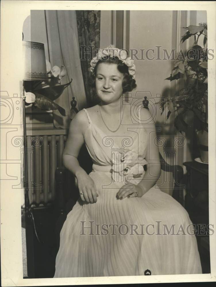 1937, Barbara Van Dyke - mjc26637 - Historic Images