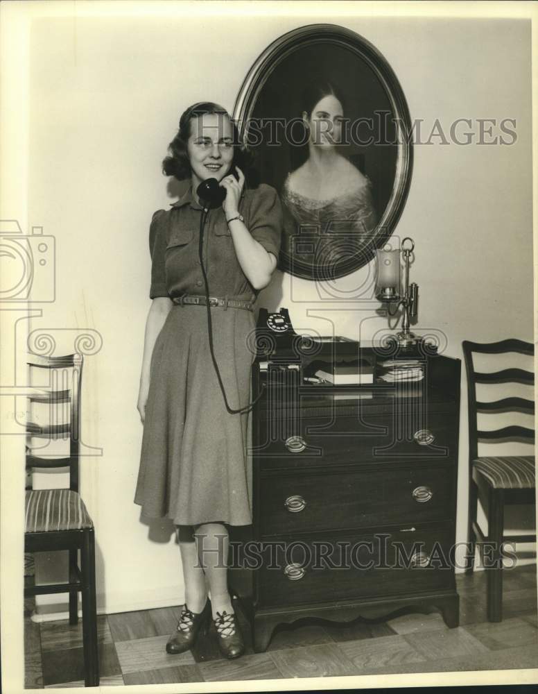 1940, Mrs. Kenneth Wollaeger - mjc26682 - Historic Images