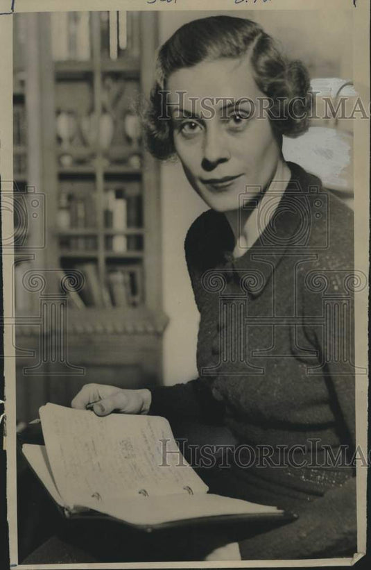 1935, Mrs. John Stratton, for Milwaukee Munipal Childrens theater. - Historic Images