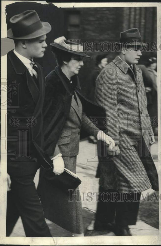 Press Photo St. Paul's cathedral, Mrs.Frederick L Sivyer & sons Ronald & Ralph - Historic Images