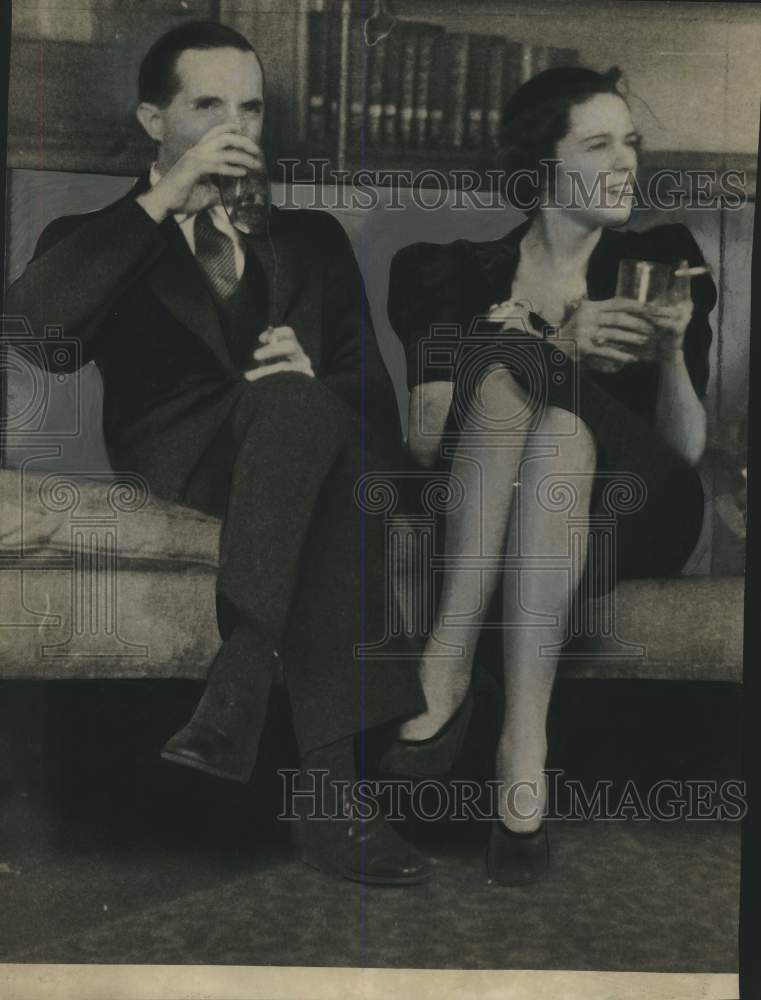 1938, Kenneth &amp; Jeanne Smarts at home relaxing, Milwaukee - mjc26801 - Historic Images