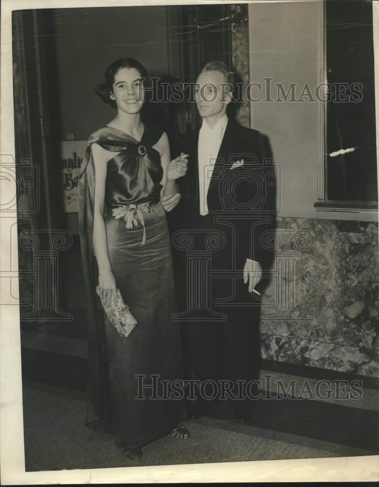 1939, Ruth Reuter &amp; her fiancee Ray Siegner - mjc26831 - Historic Images