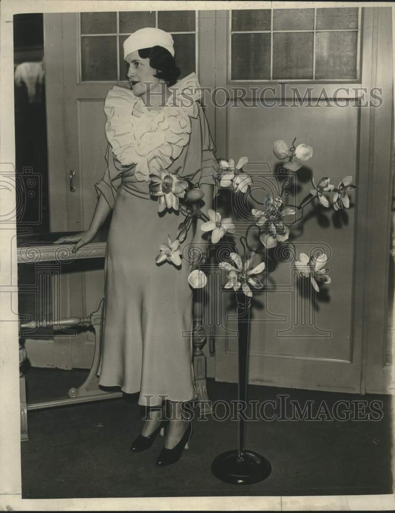 1938 Press Photo Mrs. Harry Wiener wearing a gray silk afternoon ensemble - Historic Images
