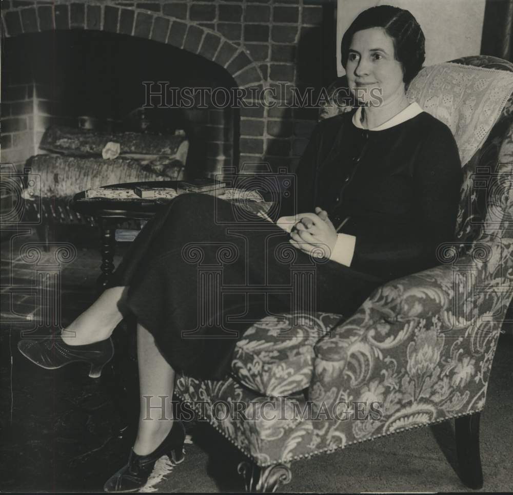 1933, Mrs. Frank J. Tharinger at her home in Wauwatosa, Wisconsin - Historic Images