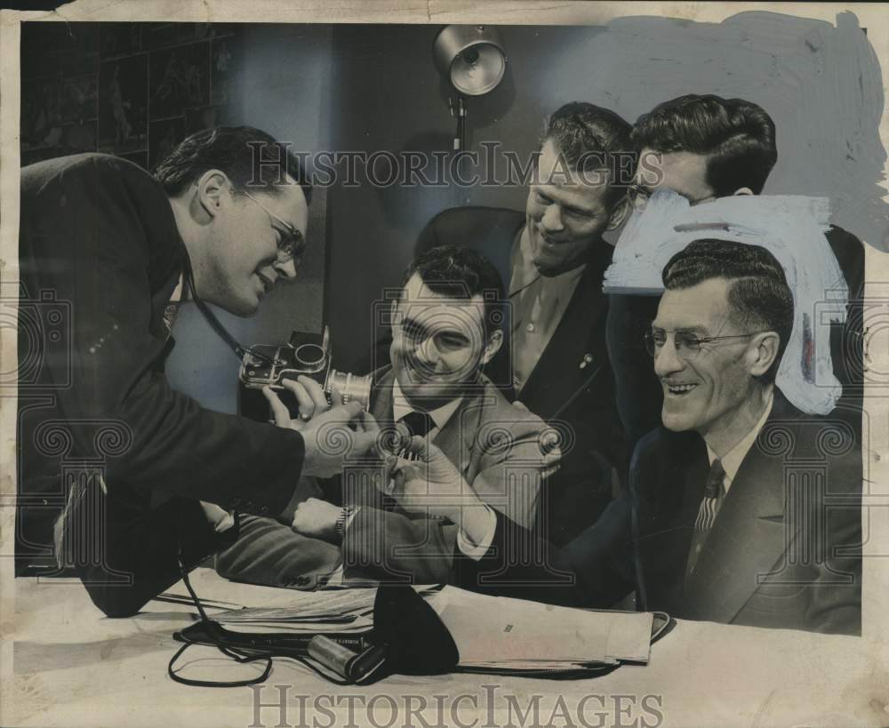 1952 Press Photo Elmer Richardson and others Press Photographers Association - Historic Images