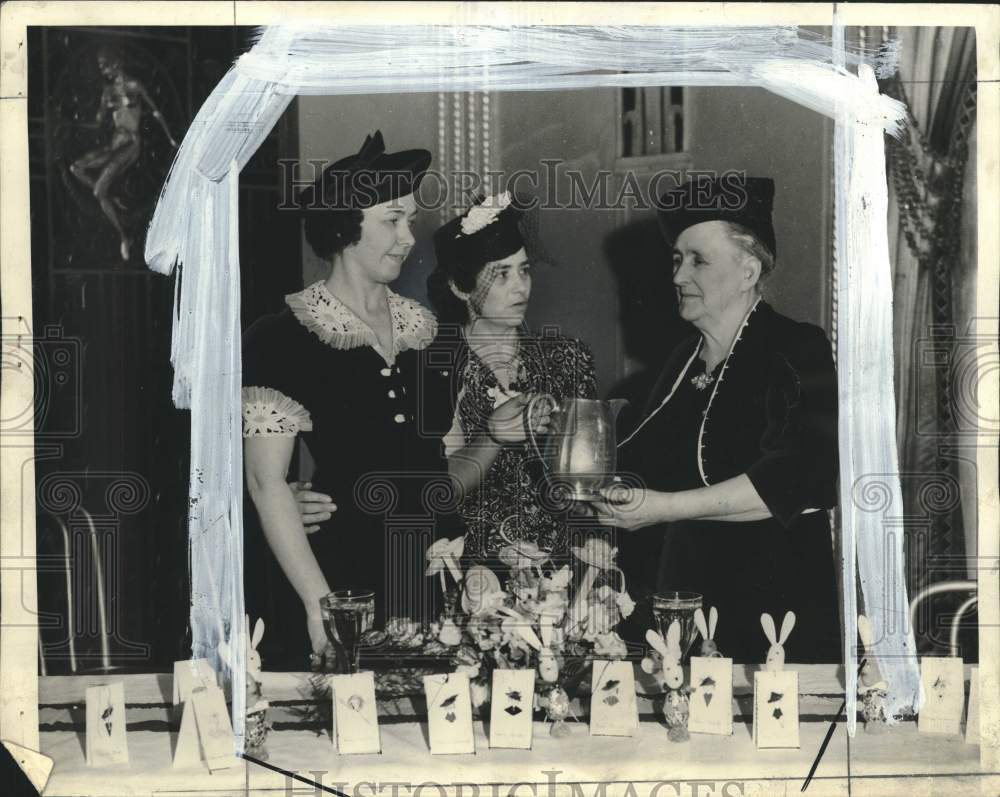 1940, Mrs. Fred H. Schimmel, Miss Seena Boyle, and Mrs. W.L. Hebard - Historic Images