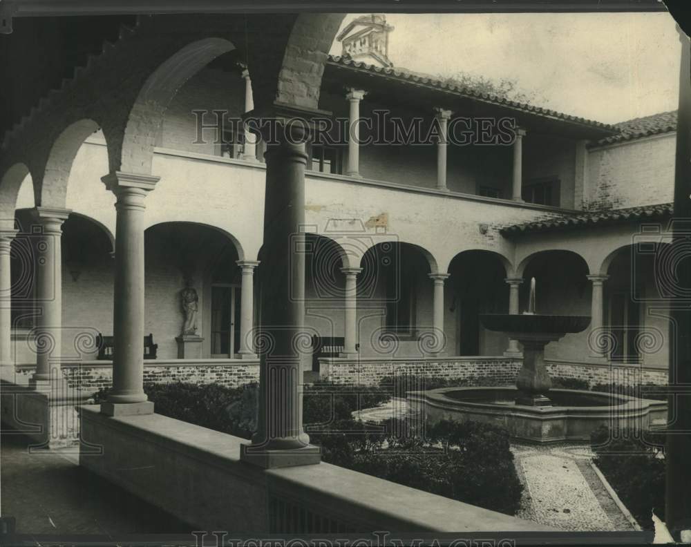 1927, Court yard of Mr. and Mrs Lloyd R. Smith's home on Terrace Ave - Historic Images