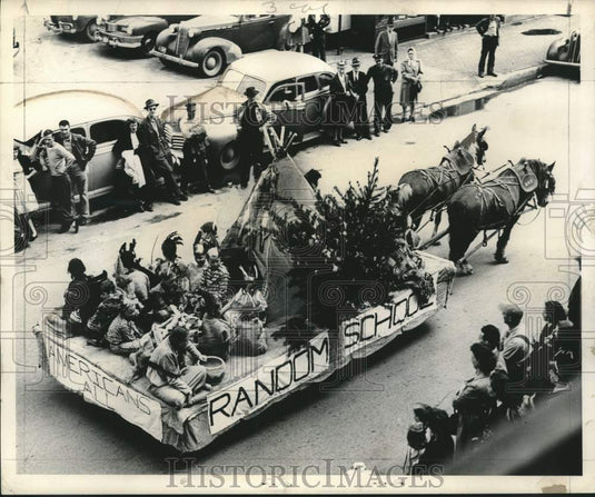 1947 Press Photo Random School in the Rural Youth Day parade, Sparta, Wisconsin - Historic Images
