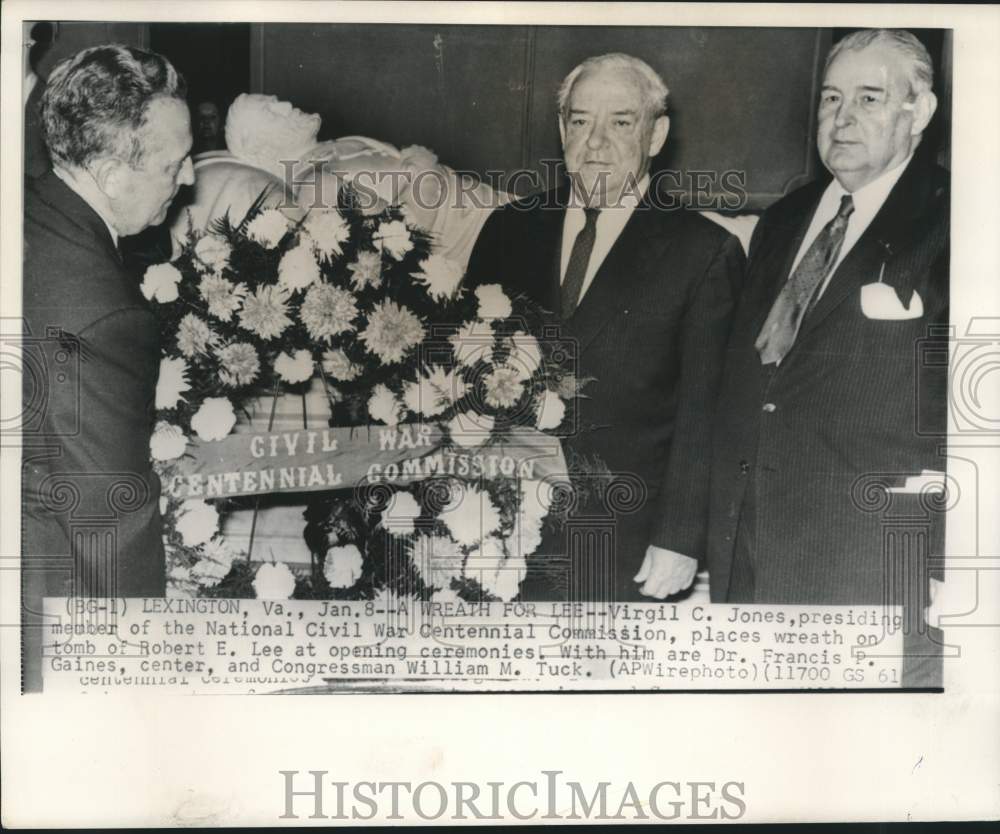 1961, Virgil Jones places wreath on Robert E. Lees tomb with others - Historic Images