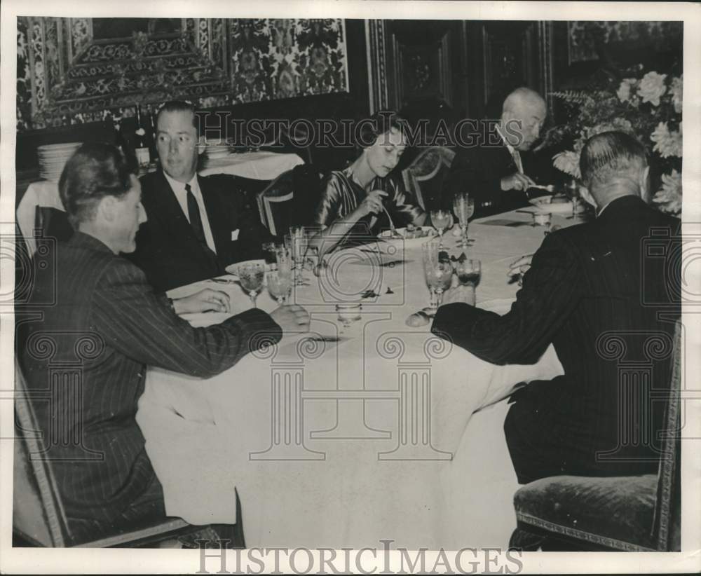 1955 Press Photo Brooks Stevens, Prince Friederich Wilhelm and others at party - Historic Images