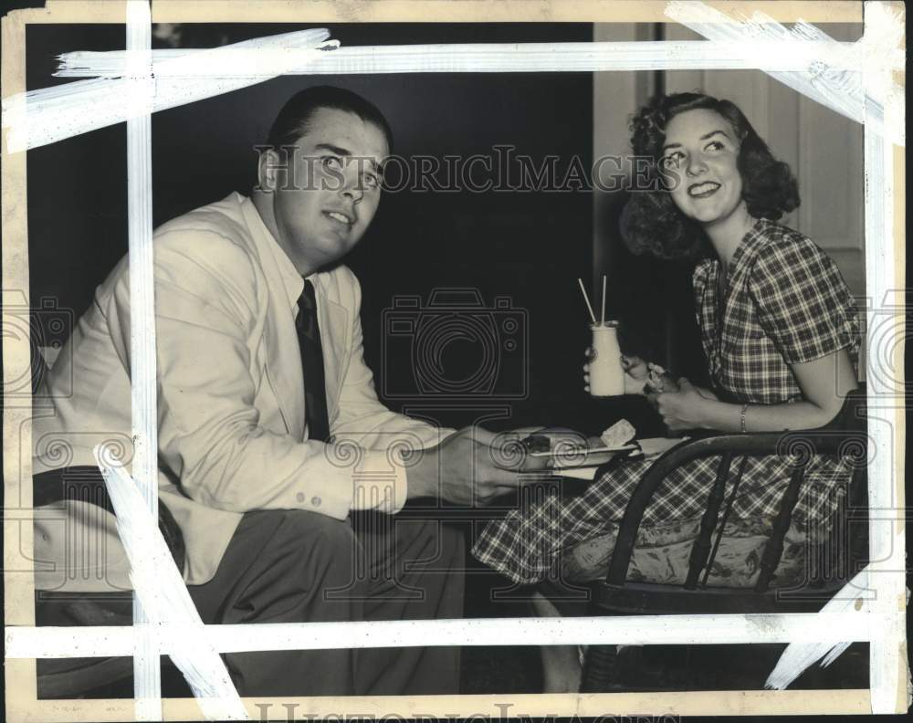 1939, David Uihlein and Miss Miriam Beard at picnic at Pewaukee lake - Historic Images