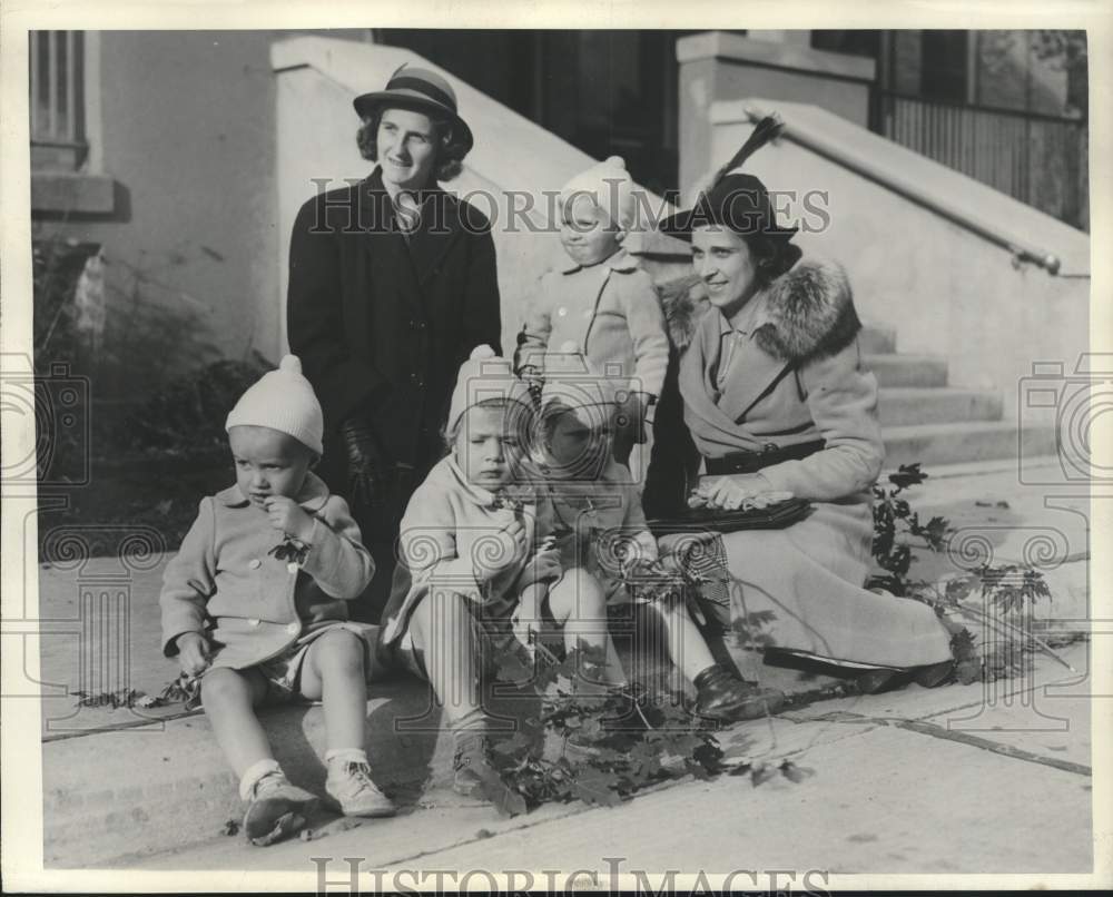 1940, Mrs. Norman B. Wigdale and children - mjc27336 - Historic Images