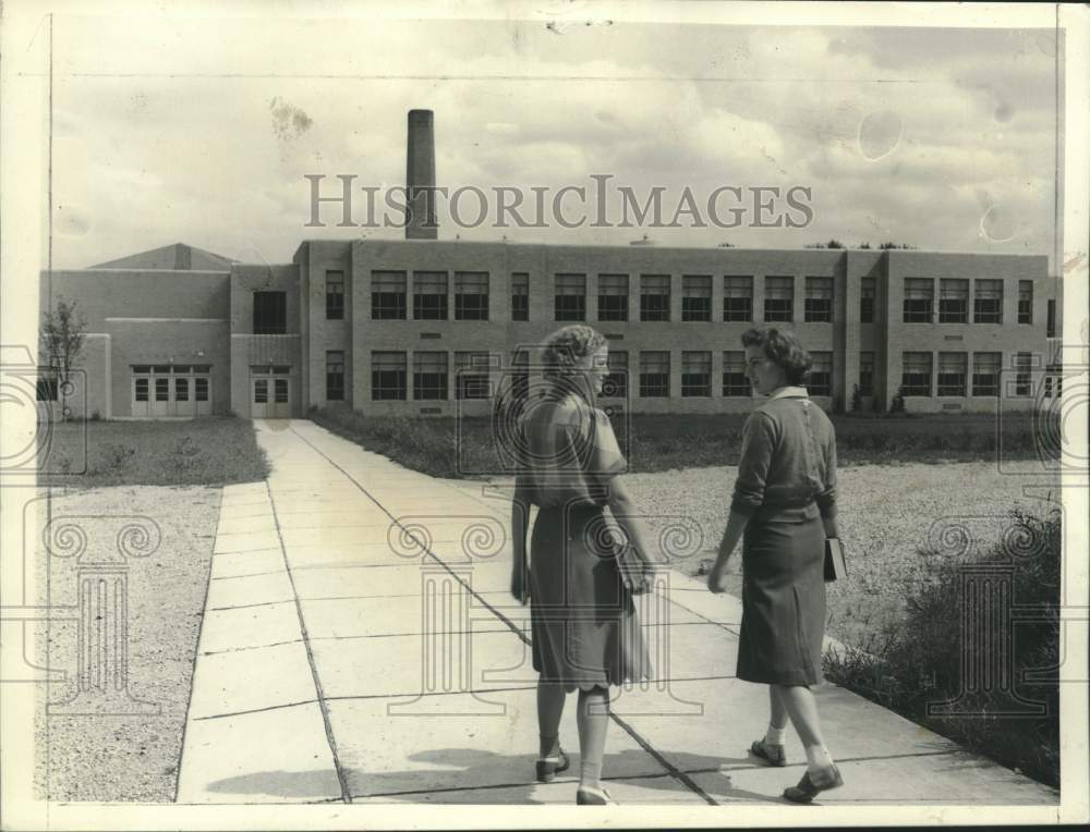 1940 Jane Blumenshine and Dorothy Graham, Ripon Senior High School. - Historic Images