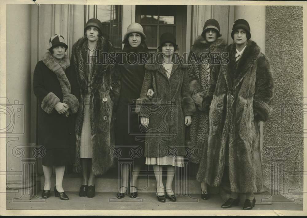 Press Photo Peggy Falk, now Mrs. Clarence Rasmussen and others, Milwaukee. - Historic Images