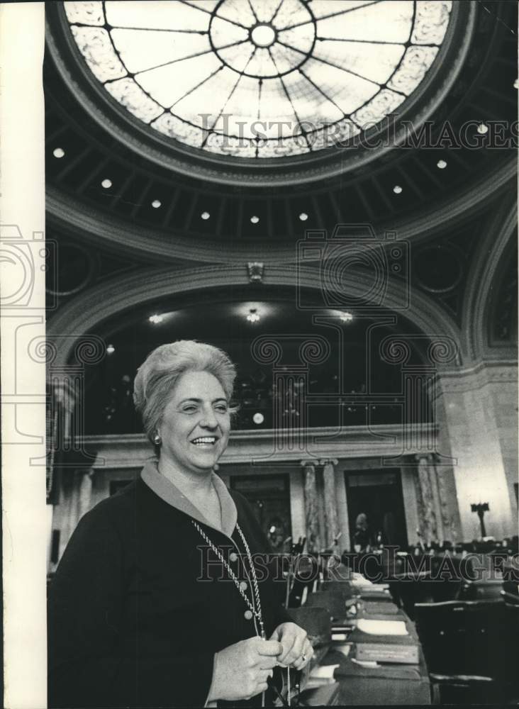 1973 Press Photo Family Planning Lobbyist Bea Kabler in the State Assembly, WI - Historic Images