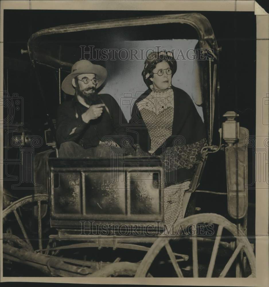 1935 Press Photo Lester Du Mez & Grace Benois in Wauwatosa's festival- Historic Images