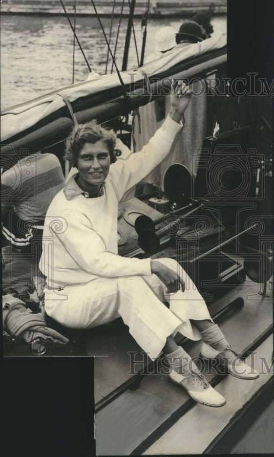 1933, Mrs. N.L. Telander - mjc27479 - Historic Images