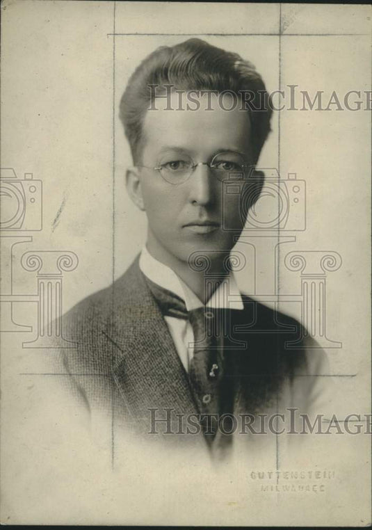 Press Photo John R. Stewart, Second Ward Savings Bank, Milwaukee - mjc27509 - Historic Images