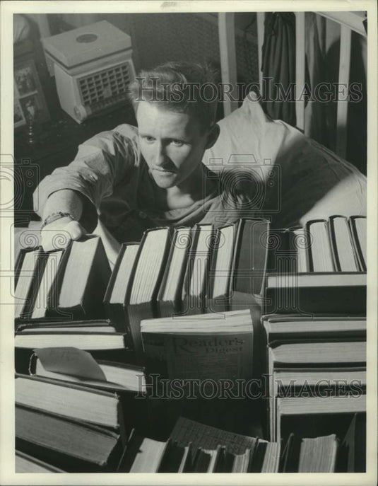 1951, Sargent Grover selecting a book at Walter Reed Hospital - Historic Images