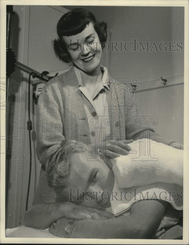 1951, PFC Nicolaus and PFC Murray at clinic Walter Reed Hospital - Historic Images