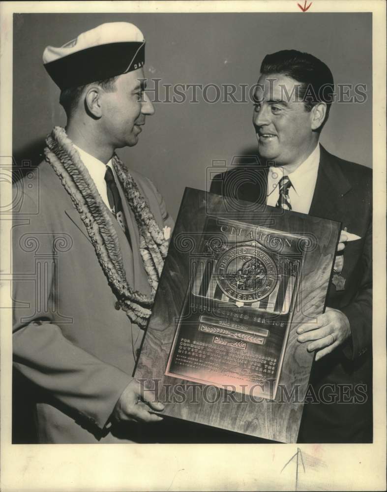 1951, Phil Regan receives an award from Boniface Maile - mjc27536 - Historic Images
