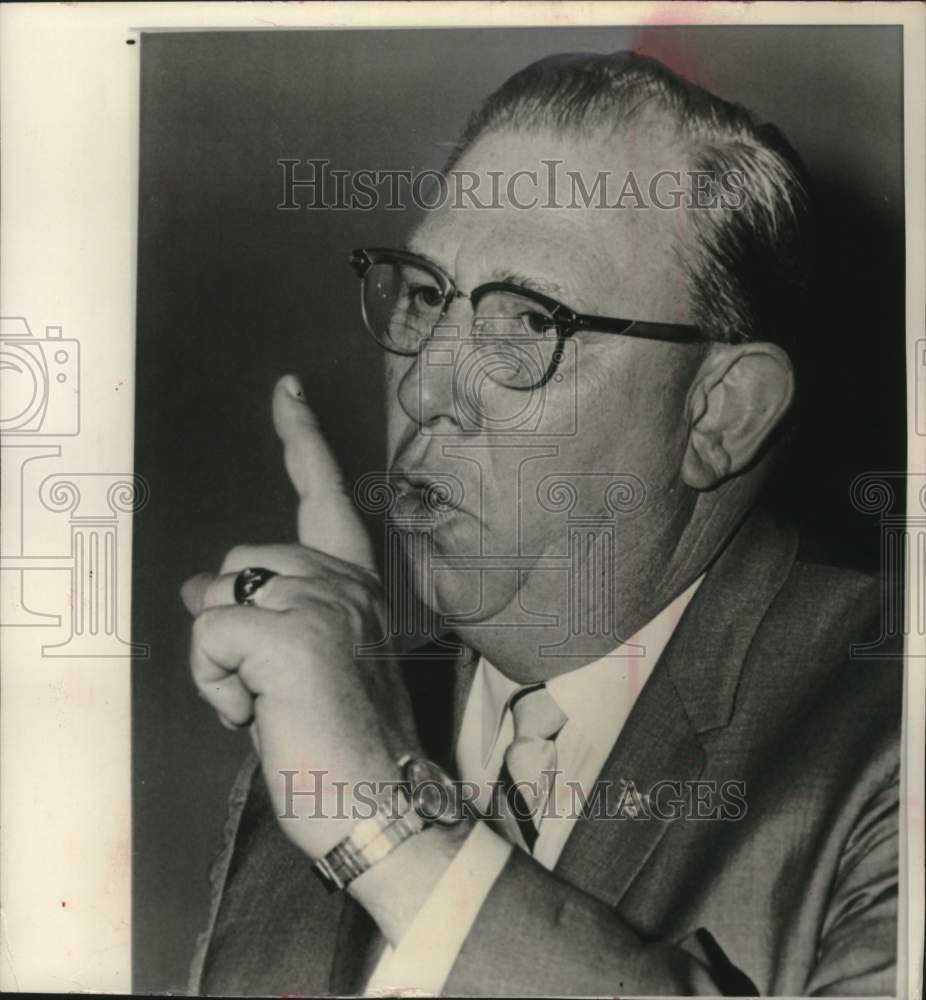 1964, Jess Lanier Delegation Chairman will not sign pledge - Historic Images