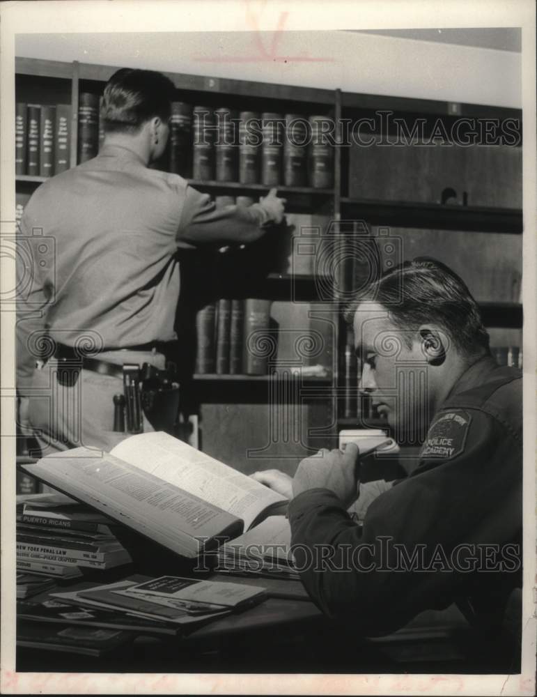 1968 Press Photo Trainees study to become members of police force United States - Historic Images