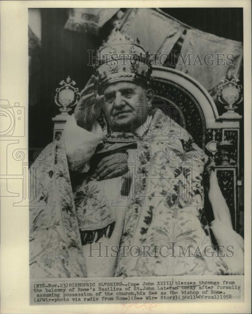 1958 Press Photo Pope John XXIII Blesses Crowds in Rome - mjc27613 - Historic Images