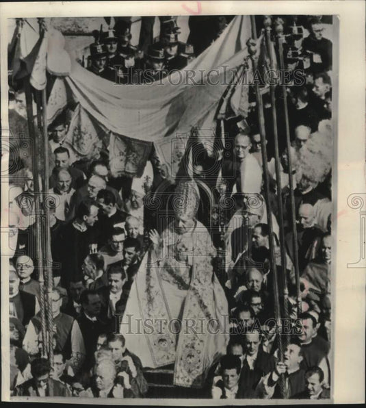 1962 Press Photo Pope John Carried to St. Peter's Basilica, Rome - mjc27614 - Historic Images
