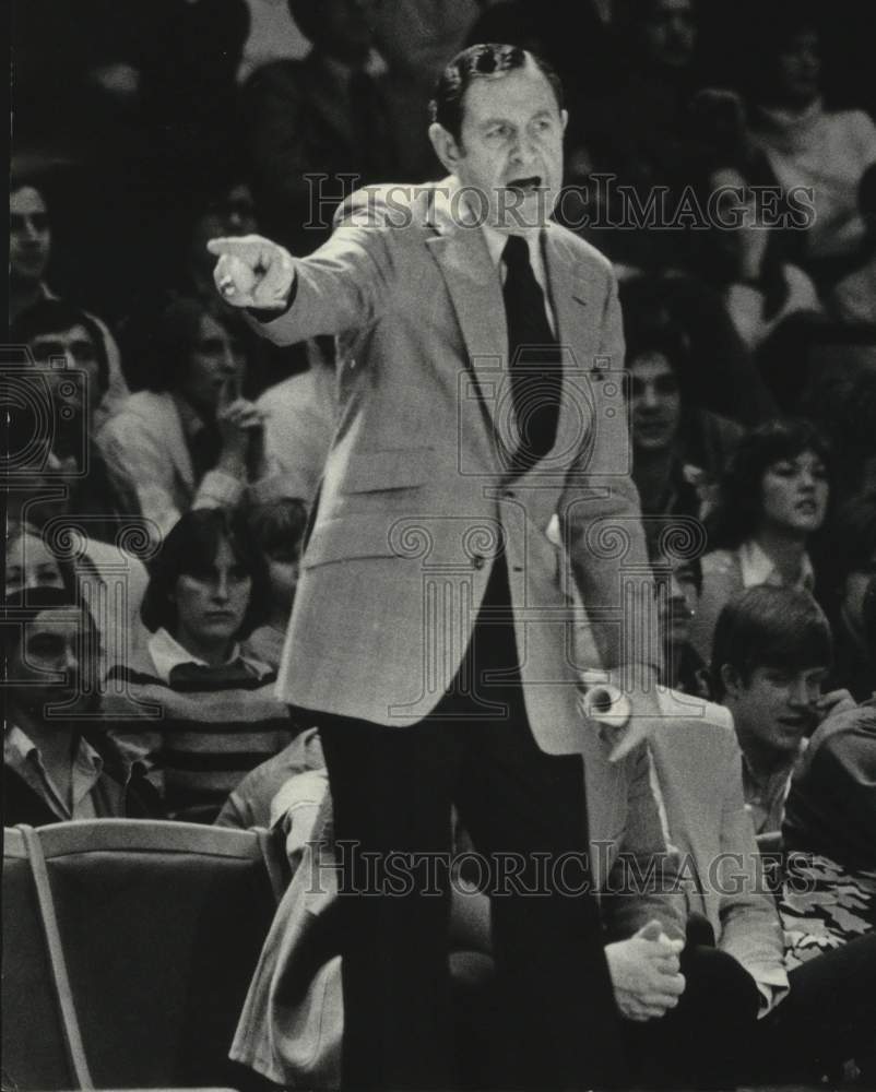 Press Photo Marquette University - Hank Raymonds, Basketball Coach - mjc27633 - Historic Images