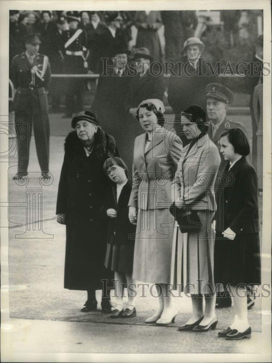 1955 Press Photo Queen Wilhelmina of the Netherlands & her grandchildren-Historic Images