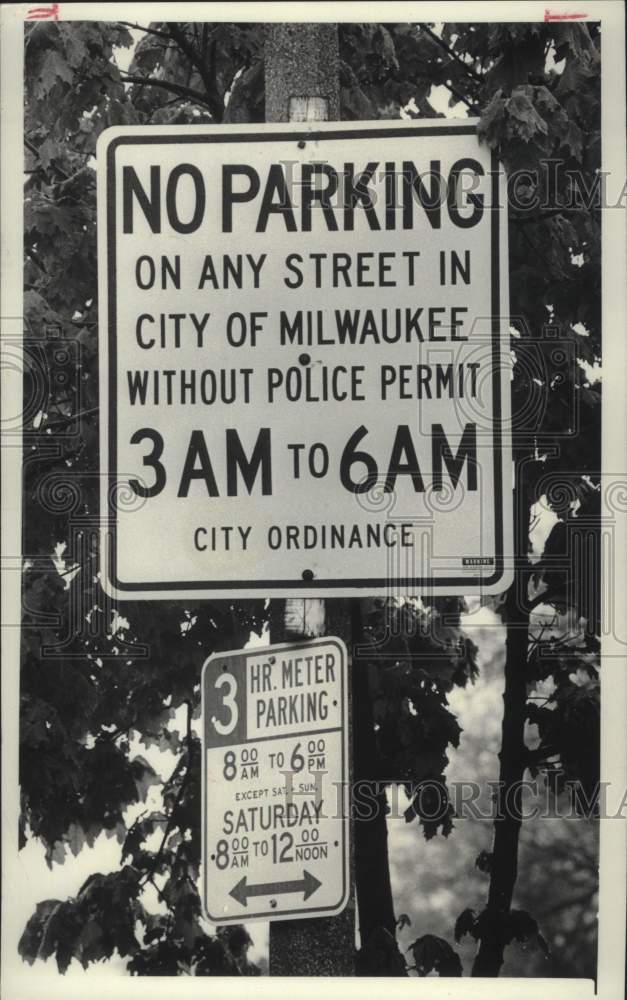 1979 Press Photo No Parking Signs in Milwaukee, Wisconsin - mjc27775 - Historic Images