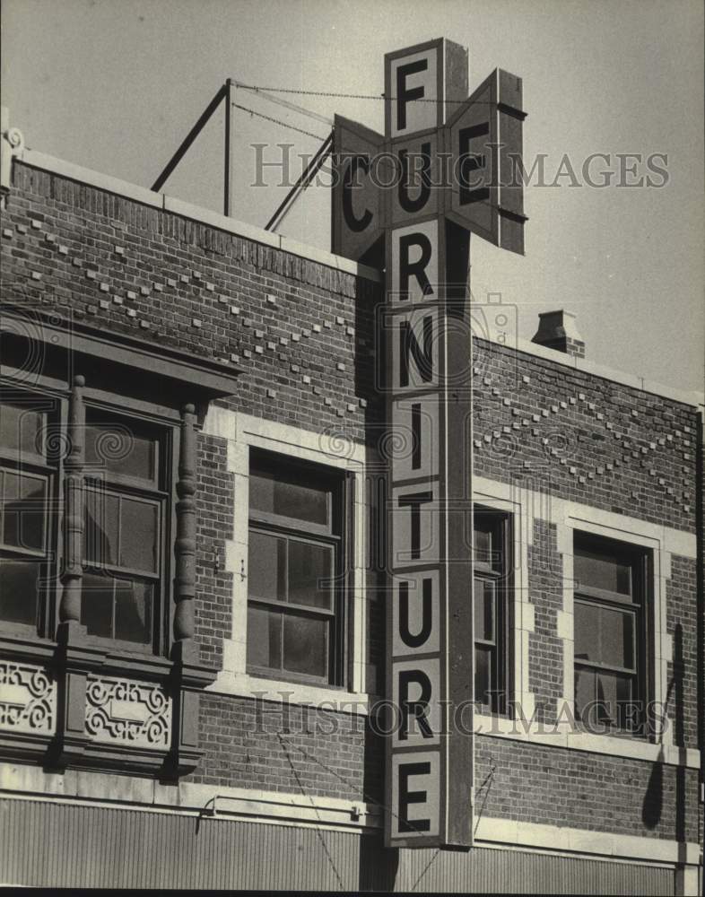 1981 Press Photo Sign for Cue Furniture, Milwaukee, Wisconsin - mjc27781 - Historic Images