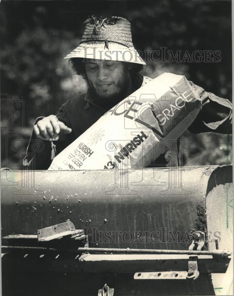 1988 Press Photo Ruben Garcia is a migrant worker in Weslaco, Texas - mjc27797 - Historic Images