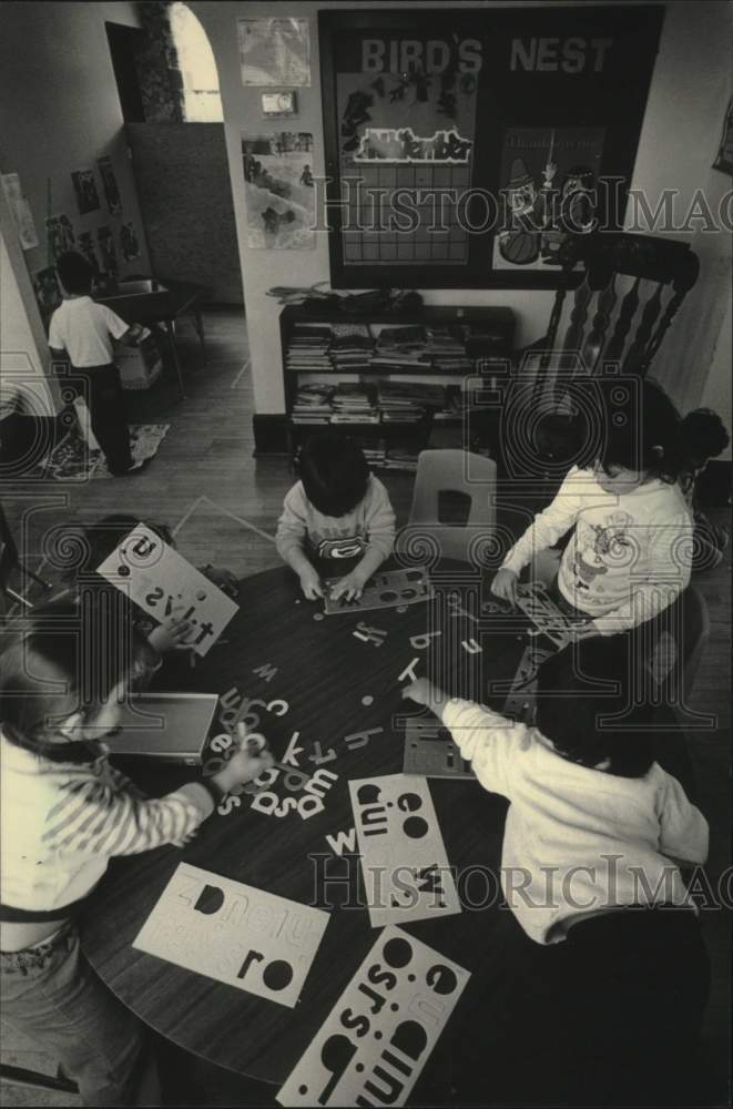 1985 Press Photo Migrant workers&#39; children play at day-care center - mjc27801 - Historic Images