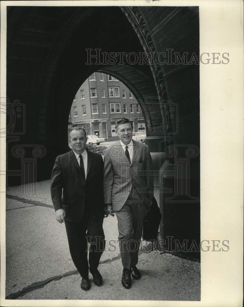 1965 Press Photo Mayor William Brown with driver and bodyguard at City Hall - Historic Images