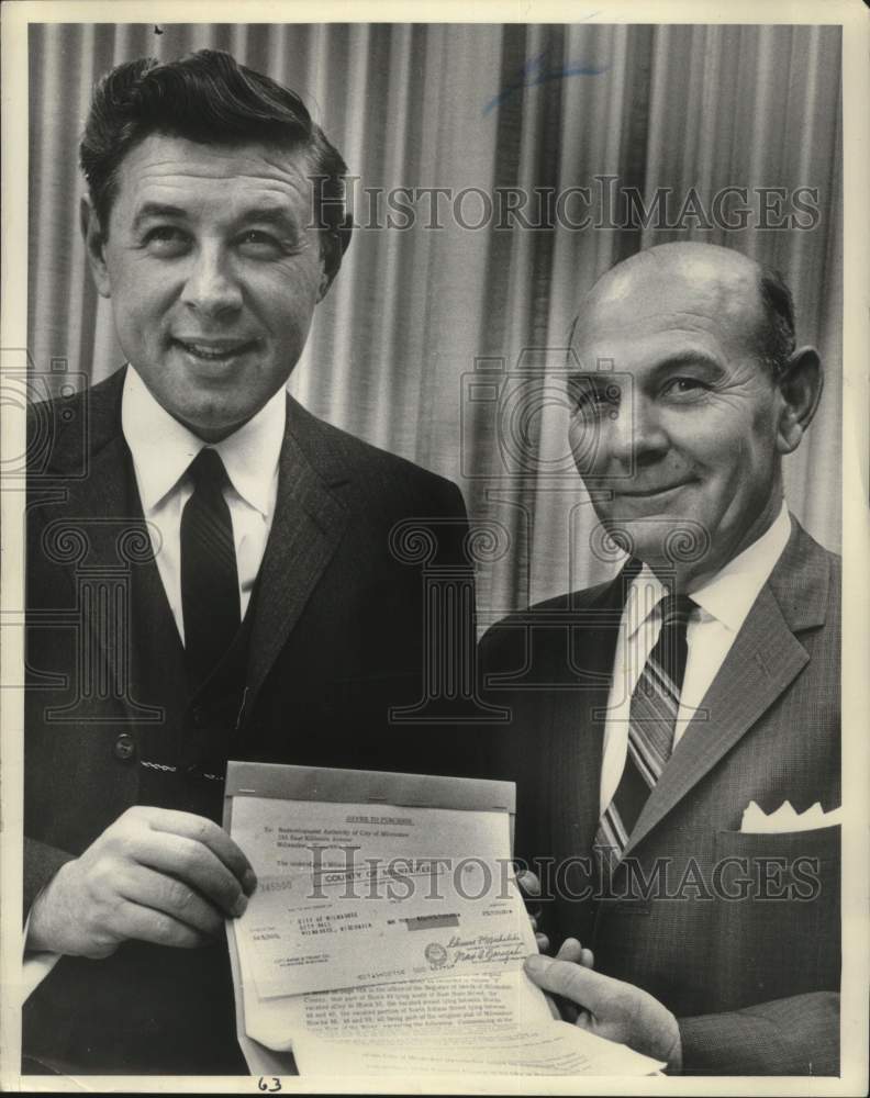 1963, Eugene Grobschmidt and Mayor Henry Maier Milwaukee - mjc27950 - Historic Images