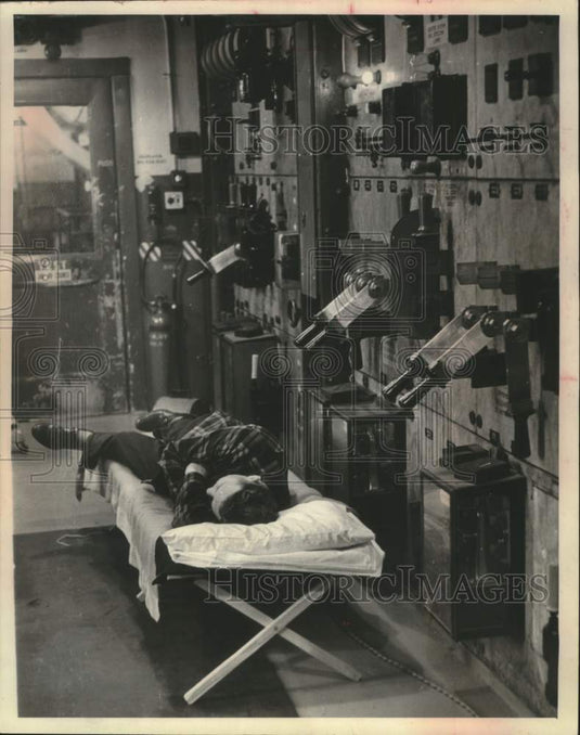 1963, Milwaukee Electric Co. employe living at plant during strike - Historic Images