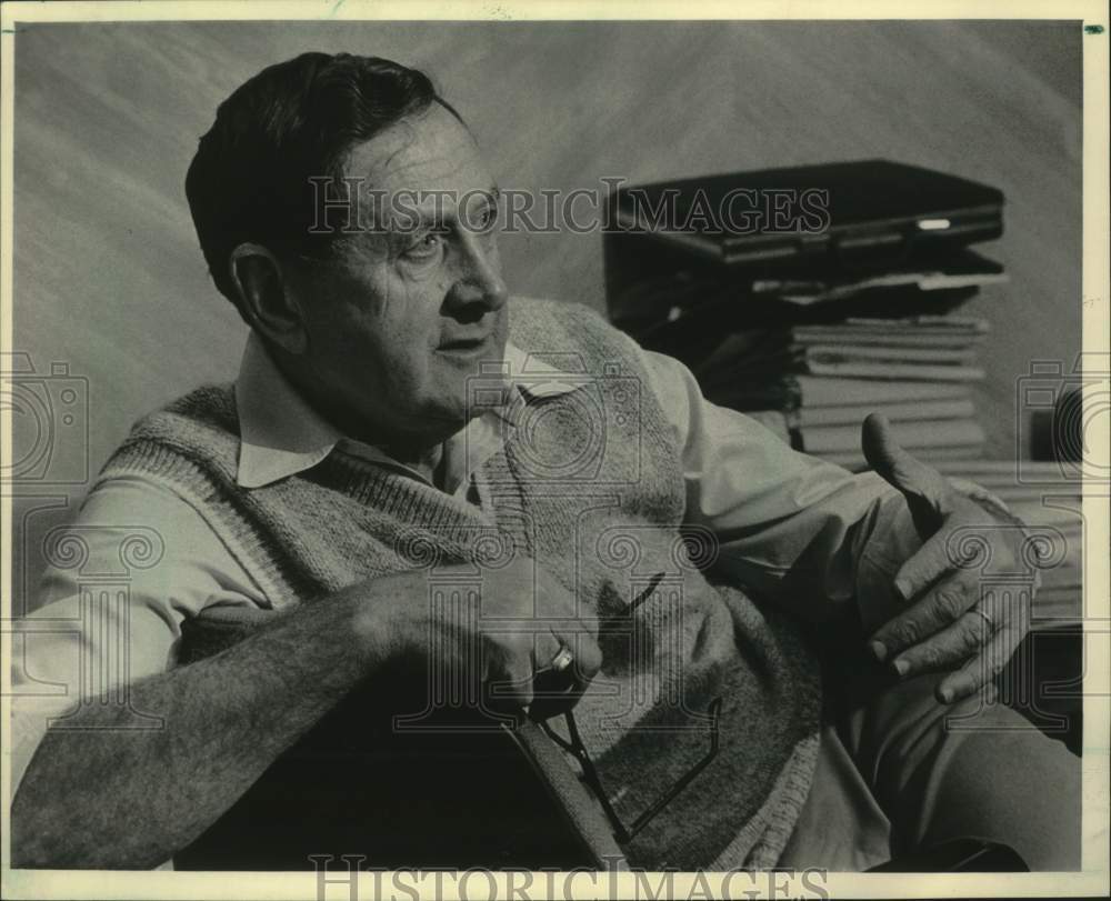 1984 Press Photo Hank Raymonds, Marquette University&#39;s athletic director - Historic Images