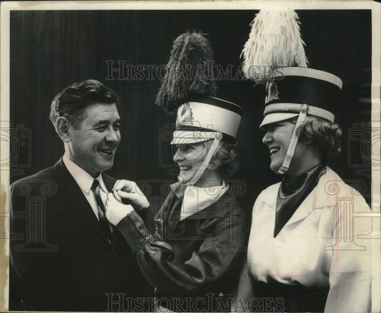 1964 Press Photo Mayor Maier and members of Mercy High School corps, Milwaukee - Historic Images