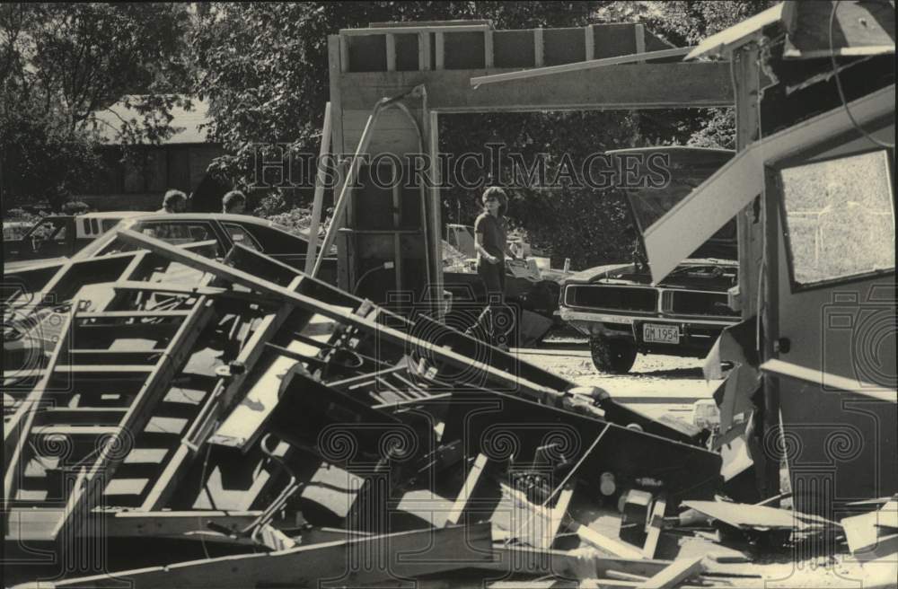 1985 Press Photo Beatrice Trupp&#39;s storm damaged home, Menomonee Falls, Wisconsin - Historic Images