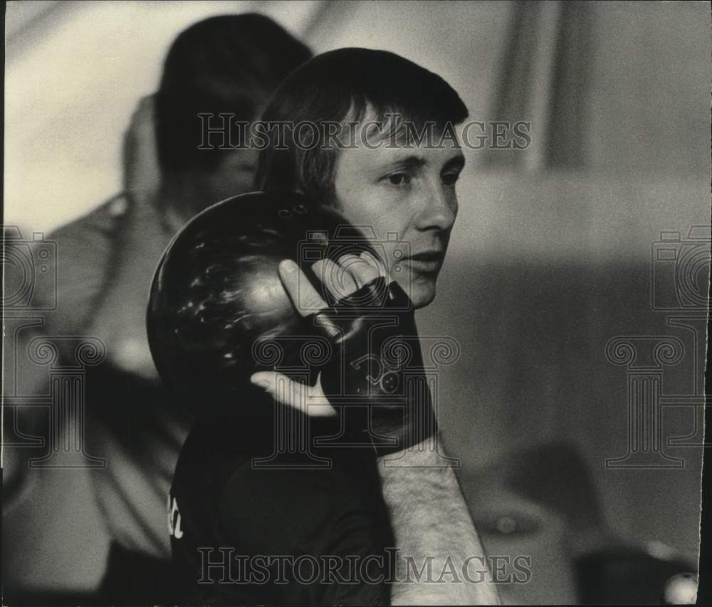 1976 Press Photo Dick Ritger of River Falls at bowling tournament, Battle Creek - Historic Images