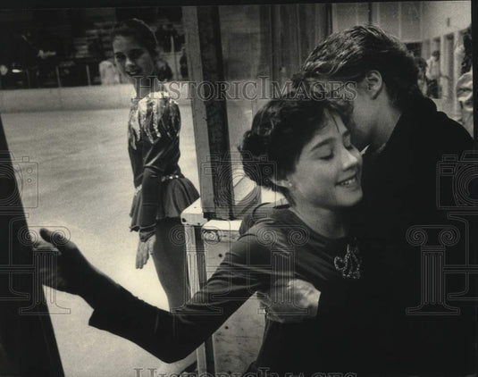 1993 Press Photo Emily Rumbas gets hug from coach after skating, Milwaukee - Historic Images