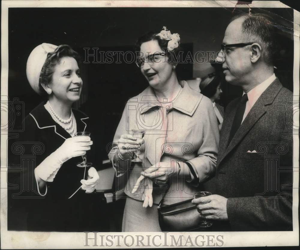 1960, Mrs. David Graham Smith, with unidentified persons, Wisconsin - Historic Images