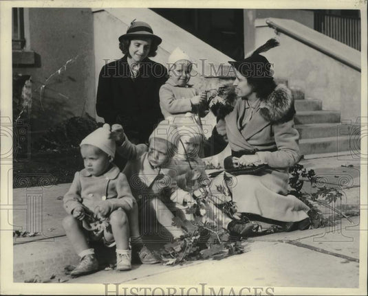 1940 Mrs. Norman B. Wiggle with others - Historic Images